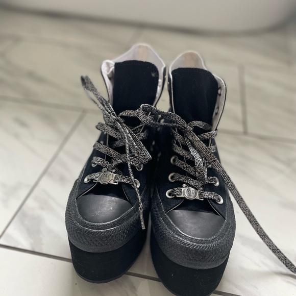 Special edition, Disney converse shoes. - Picture 9 of 9